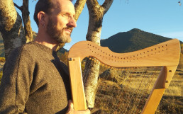 Otra de mis pasiones y fascinaciones es la música, y en concreto el arpa.
